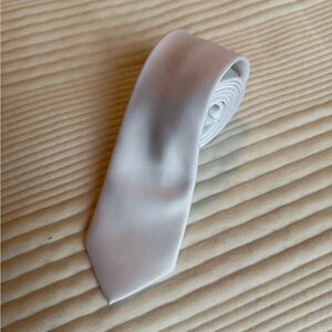 Men’s White Tie — A La Maxx